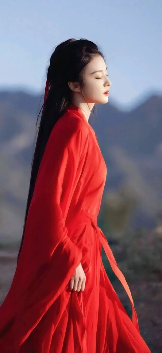 红装是王楚然的统治区吧红装妥妥是王楚然的统治区！一袭红衣加身，便自带明艳气场与绝