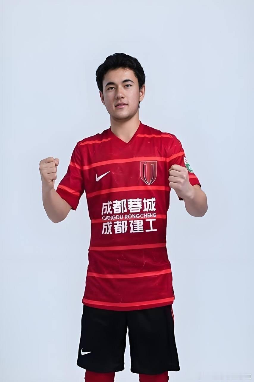 成都蓉城主场不敌上海海港，吃到本赛季首场败仗。李新翔第70分钟破门爆冷。不过蓉城