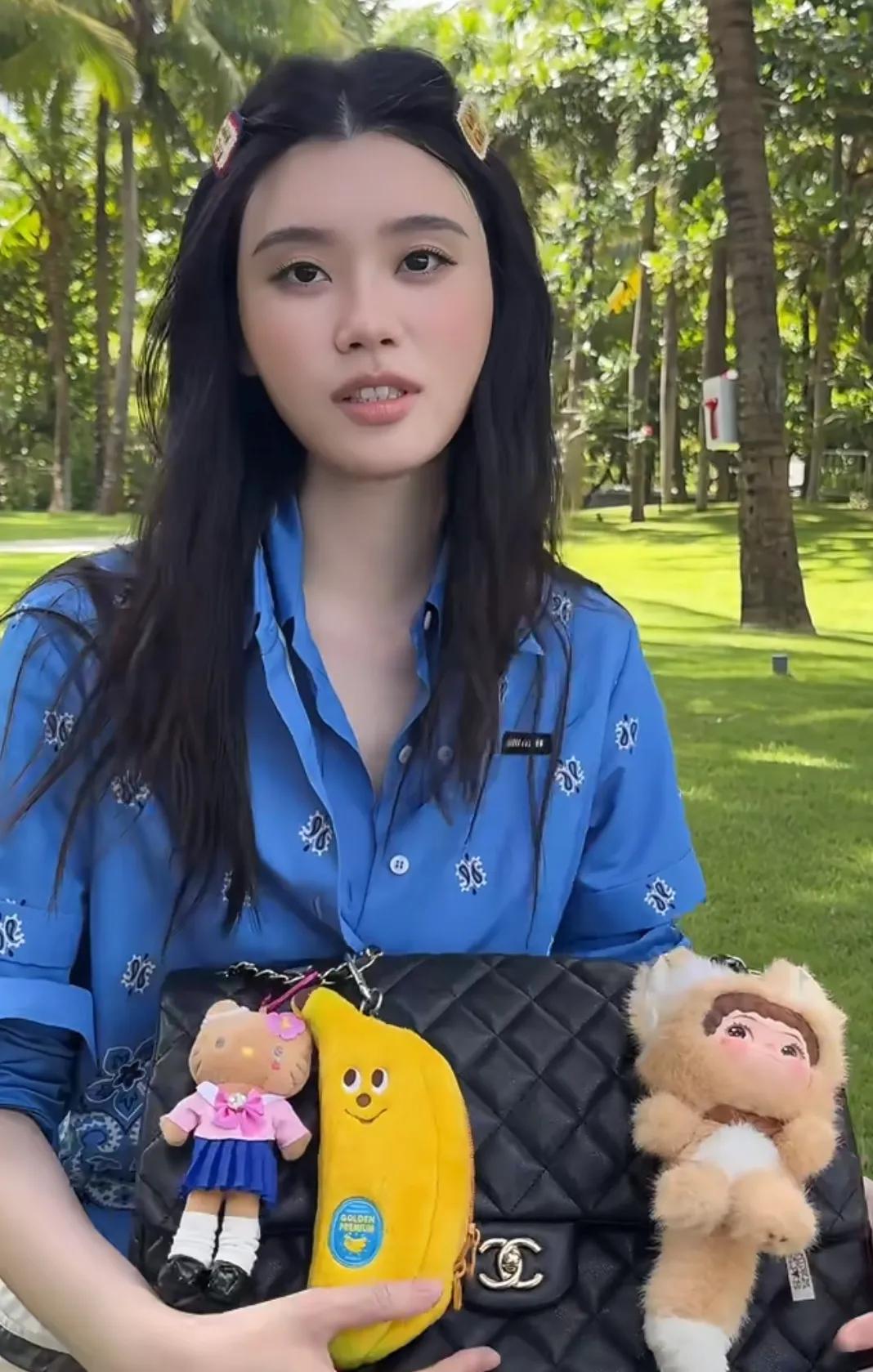 奚梦瑶海边录视频其实她的五官并不出彩甚至感觉很普通但是整体就很有氛围感加