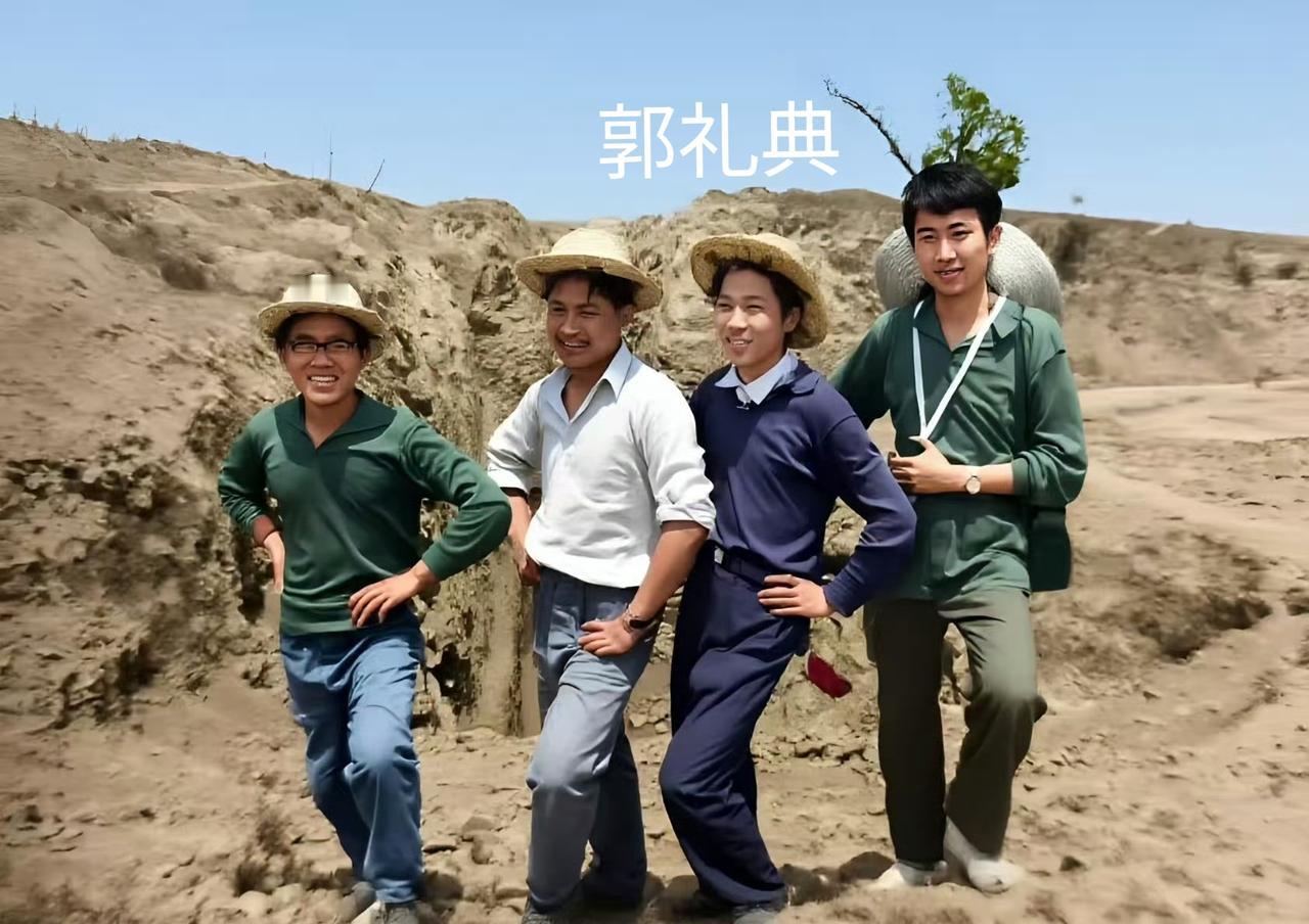 70年代末，郭礼典刚参加工作时，一张罕见的留影，那时候的他看起来很年轻，生活中他