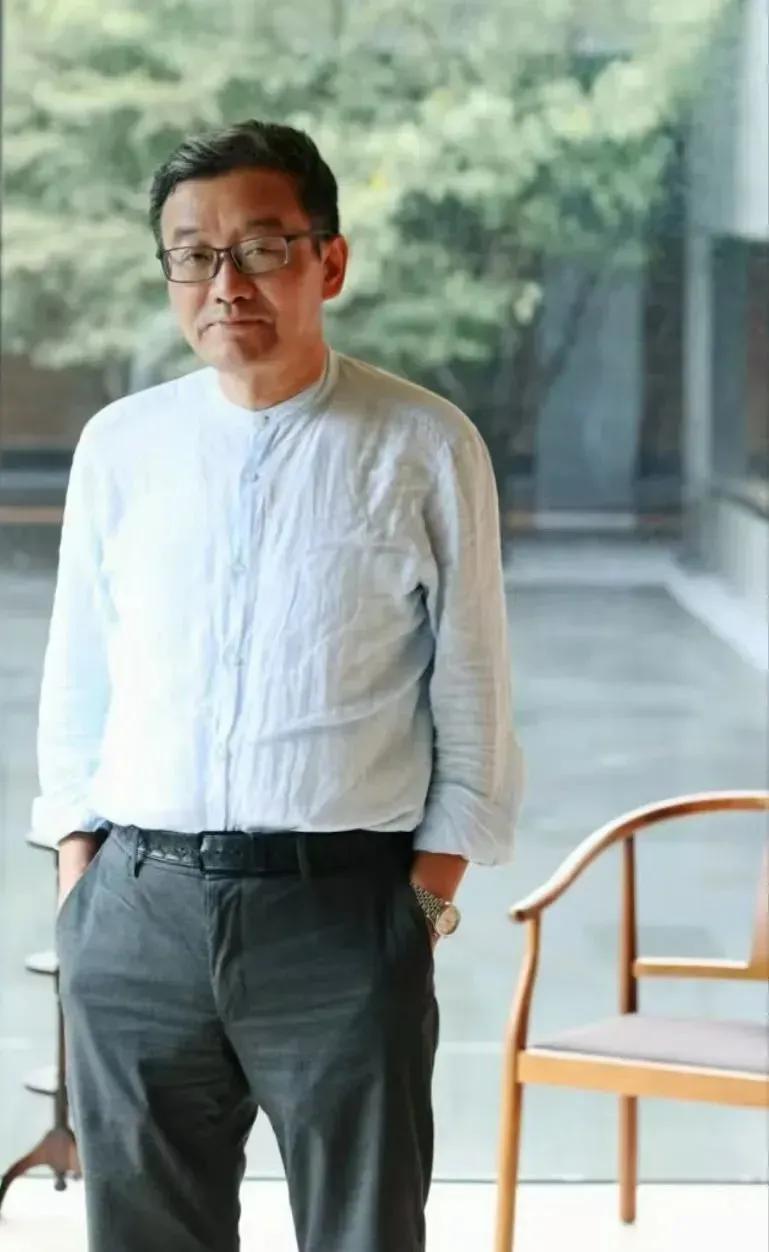 复旦大学王德峰教授再次语出惊人：“我母亲生前很节俭，你扔她东西她就发火。她走后我