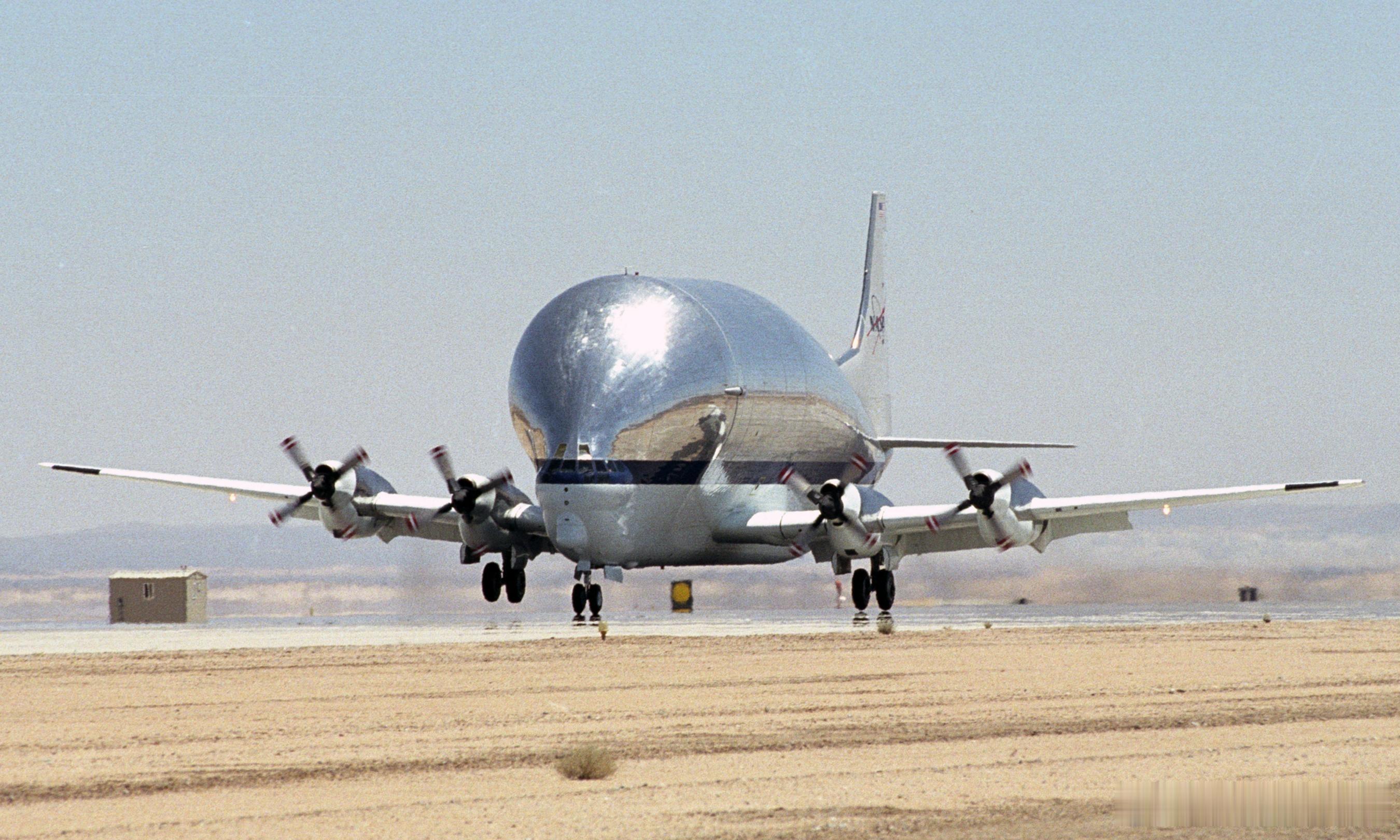 NASA旗下的"超级古比鱼"（SuperGuppy）运输机在近期极端天气中受损