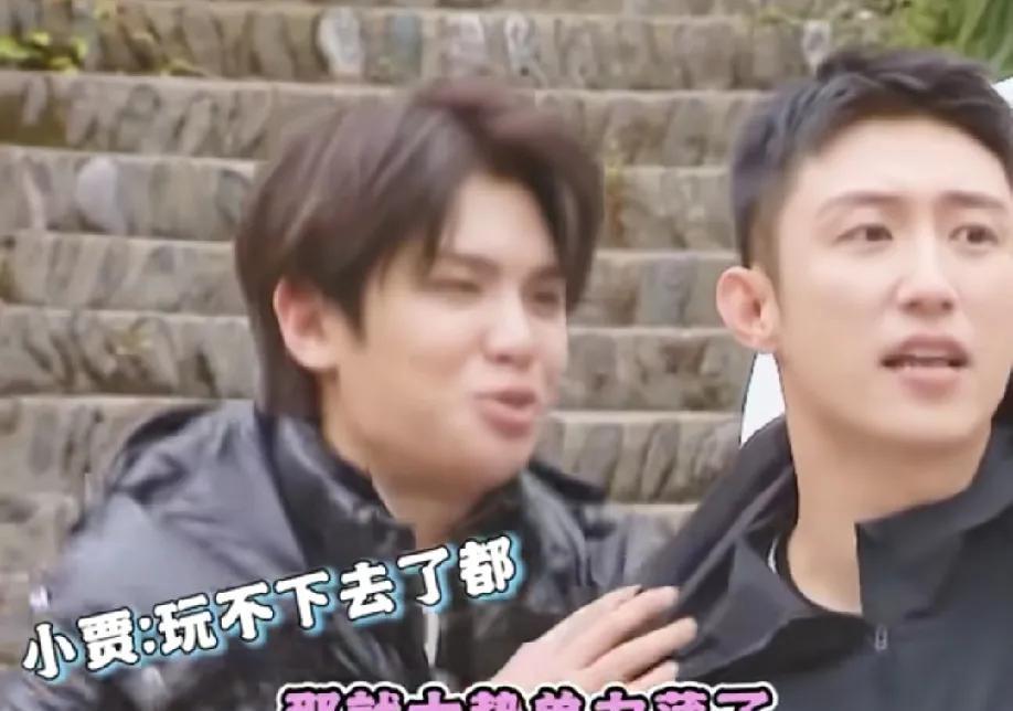 黄景瑜真的好宠黄明昊，怪只怪黄明昊太会撒娇了，玩游戏的时候黄明昊把黄景瑜淘汰了，