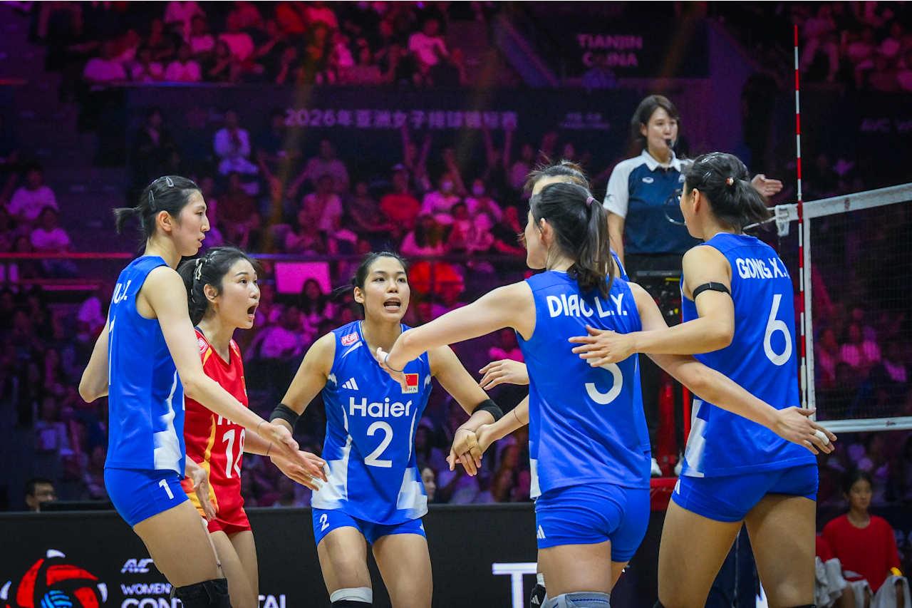 女排亚锦赛一夜积分榜更新！中国女排3-0横扫，两战全胜，暂居头名！北京时