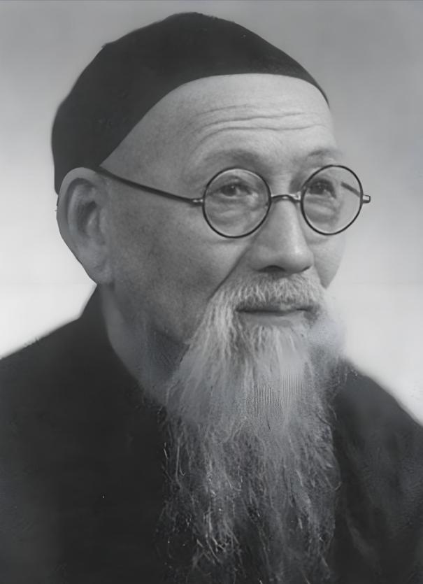 宋美龄陪母亲在杭州潇洒半月，竟挥霍了一万三千多块大洋，相当于当时普通公务员百年的