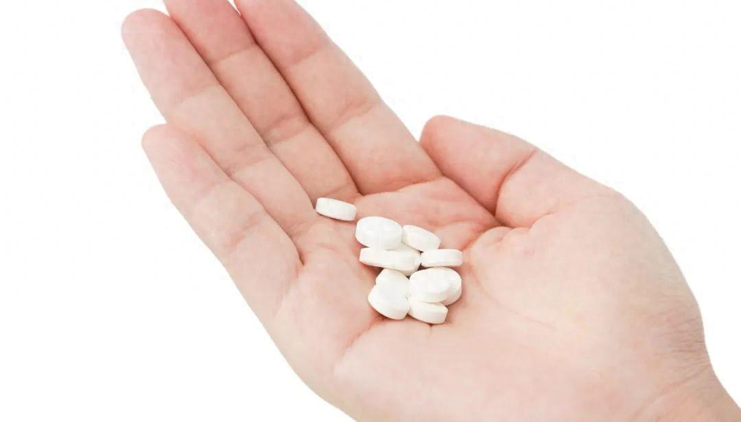 提醒父母：服用美托洛尔，有2个致命禁忌父母那一代人，很多都在吃美托洛尔。高血