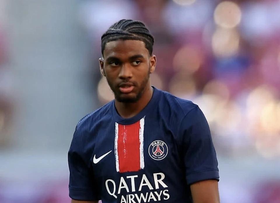 巴黎小将姆巴耶和姆巴佩没有任何关系，一个是法国人，一个是塞内加尔人，姆巴耶出自巴