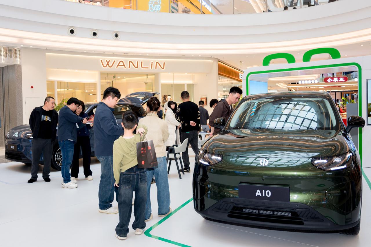 零跑AD双出圈！A10上市即爆款，D19全国巡展首发5城看车人气爆棚 零跑