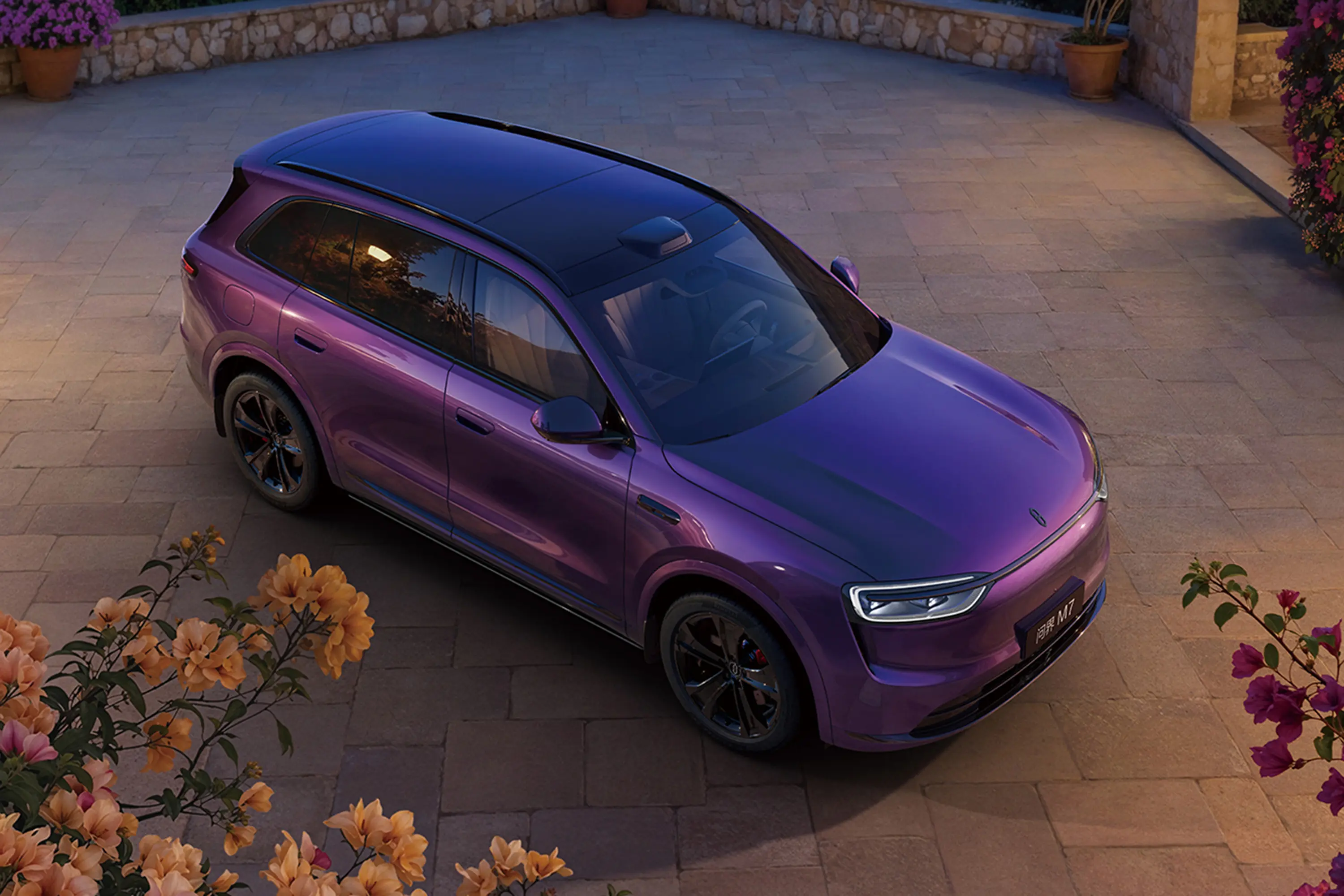 这次看了华为的新款发布预览表，发现问界M7改款之后更加好看了，车头换装了全新设计