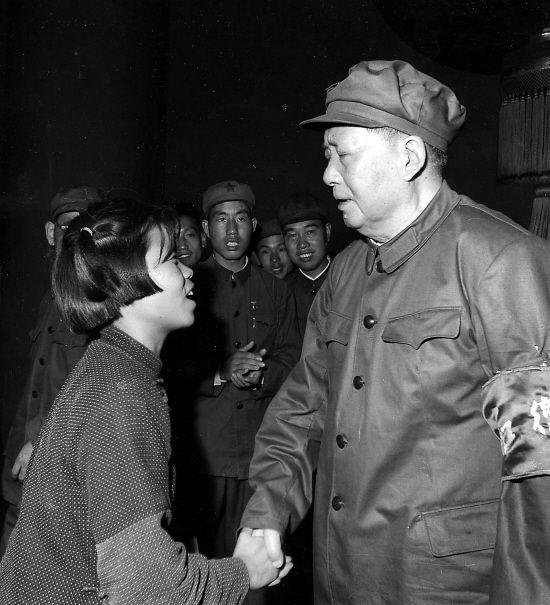 1966年9月15日，经周恩来总理同意，焦裕禄同志的二女儿焦守云被安排上了天安门