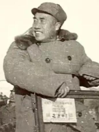 1950年，土改时，四川有个地主傅德辉却一点都不慌，工作队来他家时，他拿出一张借