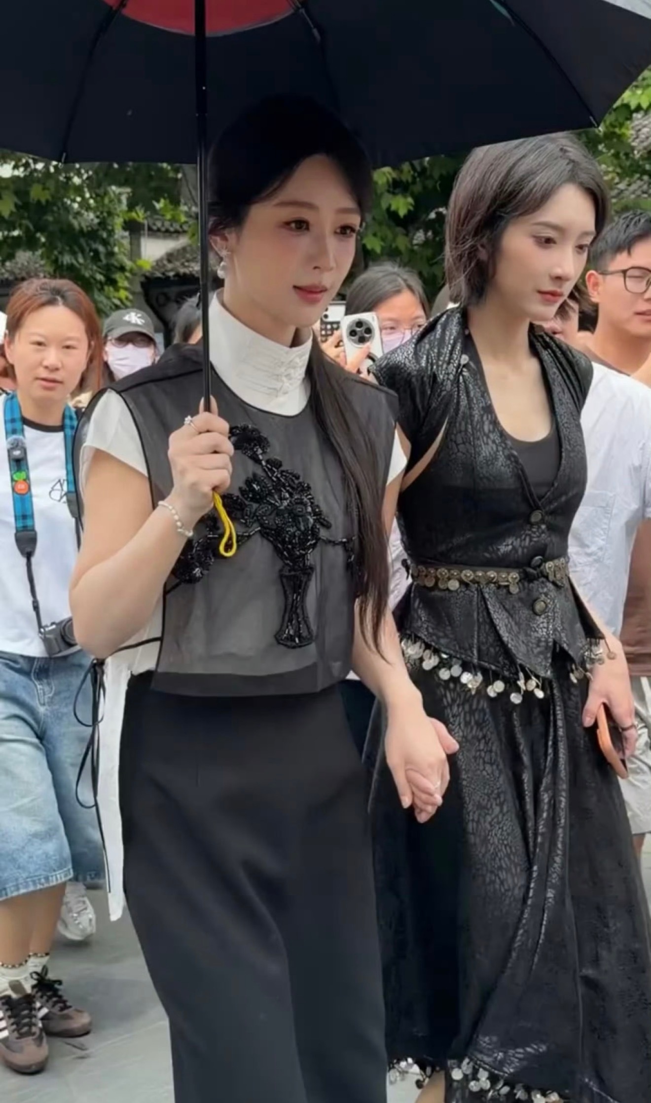 杨紫新中式侧马尾造型杨紫这个中式造型真好看啊