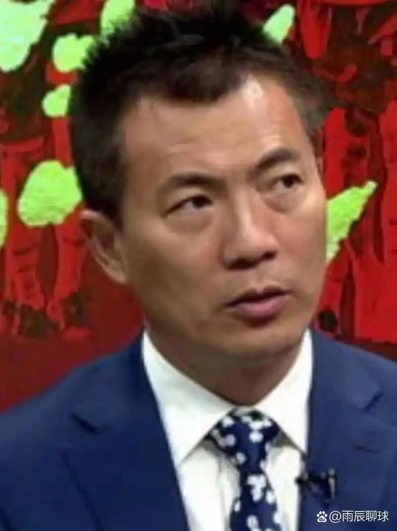 总结一下黄健翔的意思，就是说咱中国足球现在不行了，根本原因不是身体不如人，而是技