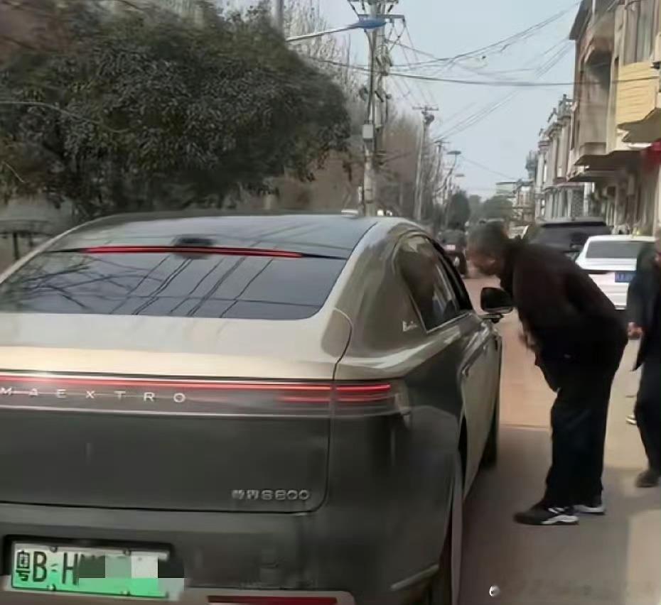 余总回家过年尊界S800被围观。安徽之光介绍安徽之光。尊界s800