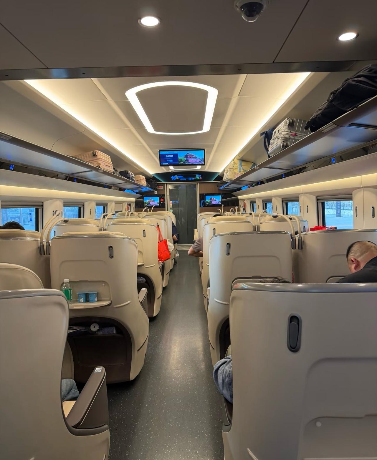 高铁新座舱几个月没坐🚄，原来已经在一等和商务之间发明了一款新座位，感觉现在