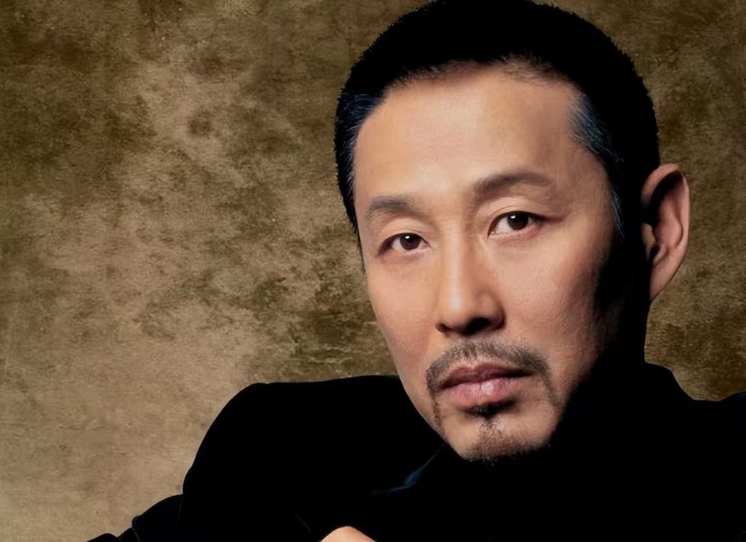 一位老演员说：“男人最傻的一件事，就是去贪图一个女人的肉体。女人的肉体对你没什么