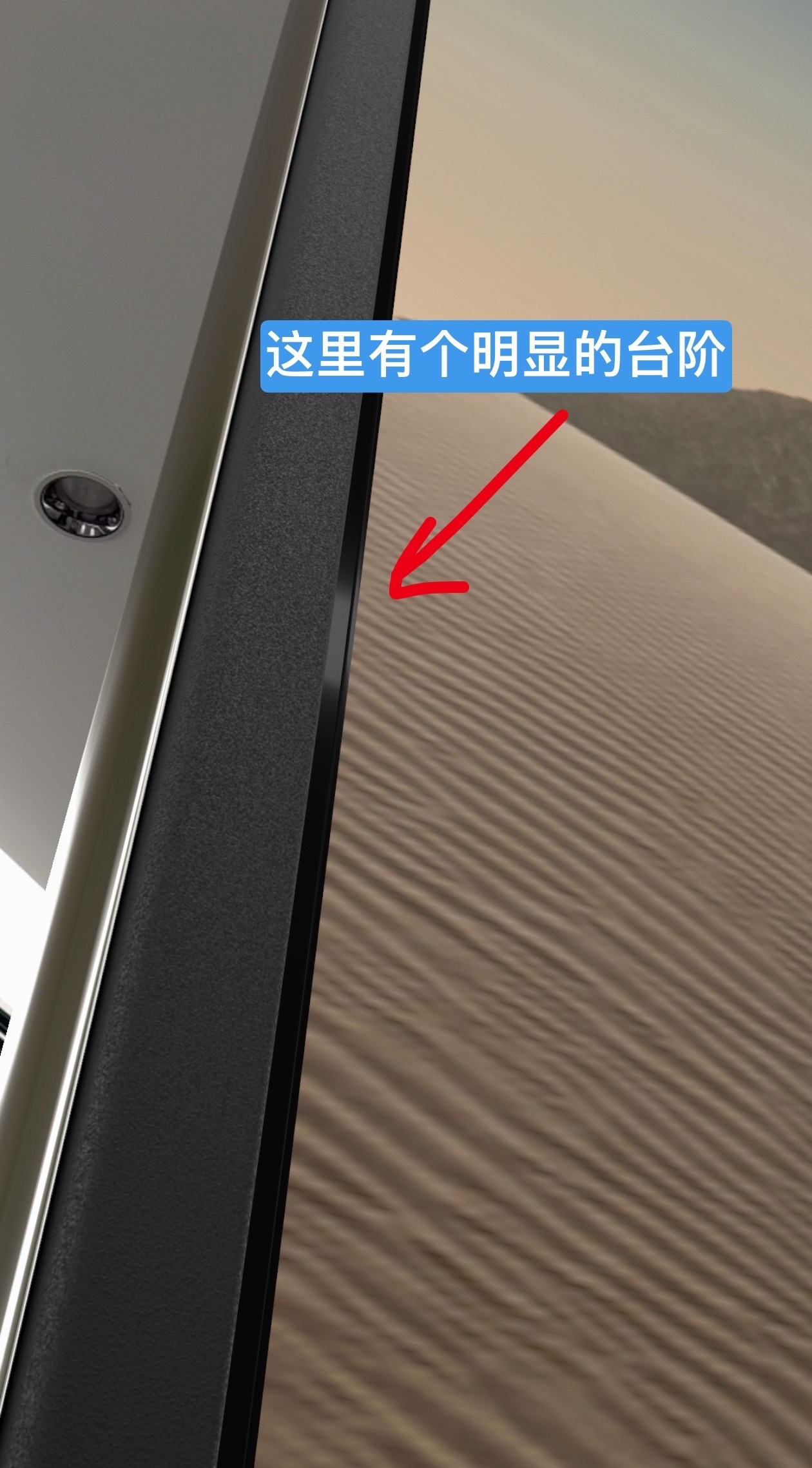 iPhoneDuo成功激起了我的兴趣[捂脸哭]关于内屏上面有没有一层膜，也把我搞得蒙圈了。我一开始是
