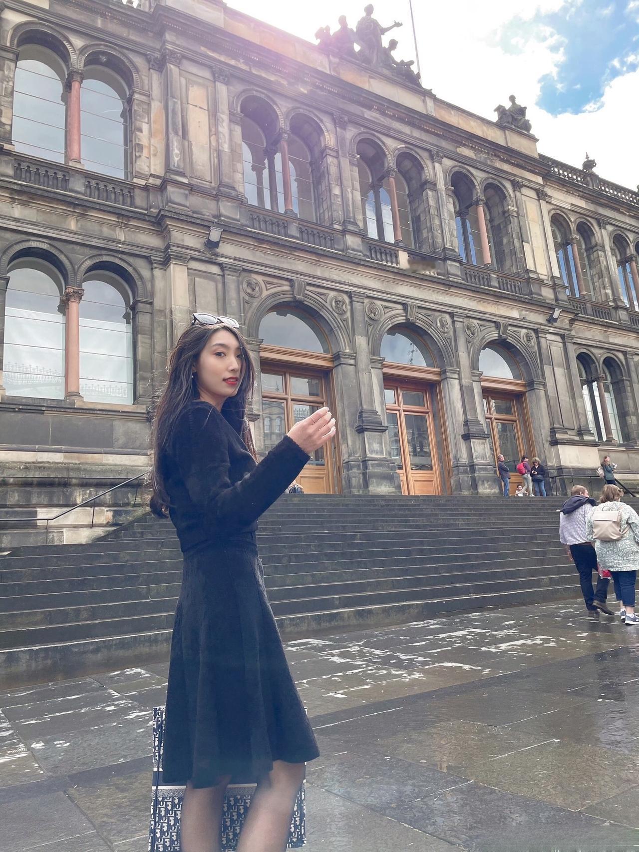 但灵魂足够高贵～上热门教堂穿搭美女