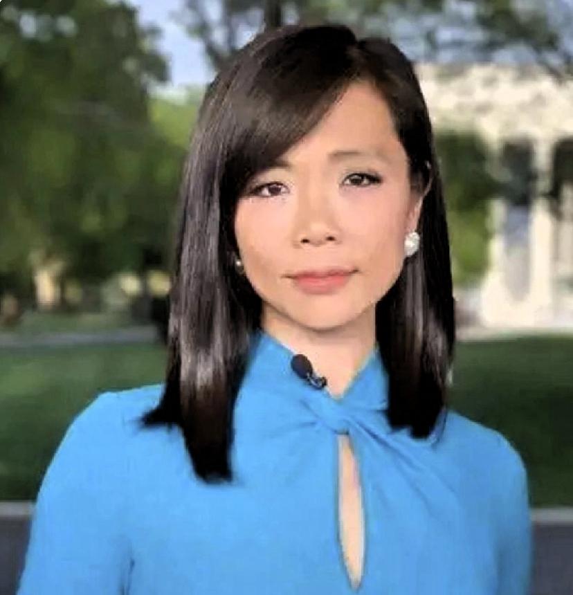 蒋维嘉，1983年出生于福建厦门，2岁时随父母移民美国；她是白宫记者协会史上首