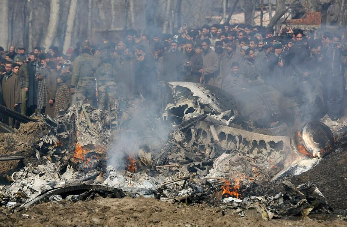 阵风飞行员空中消失，巴铁89人死伤，印度全国欢庆让人们忘记损失
