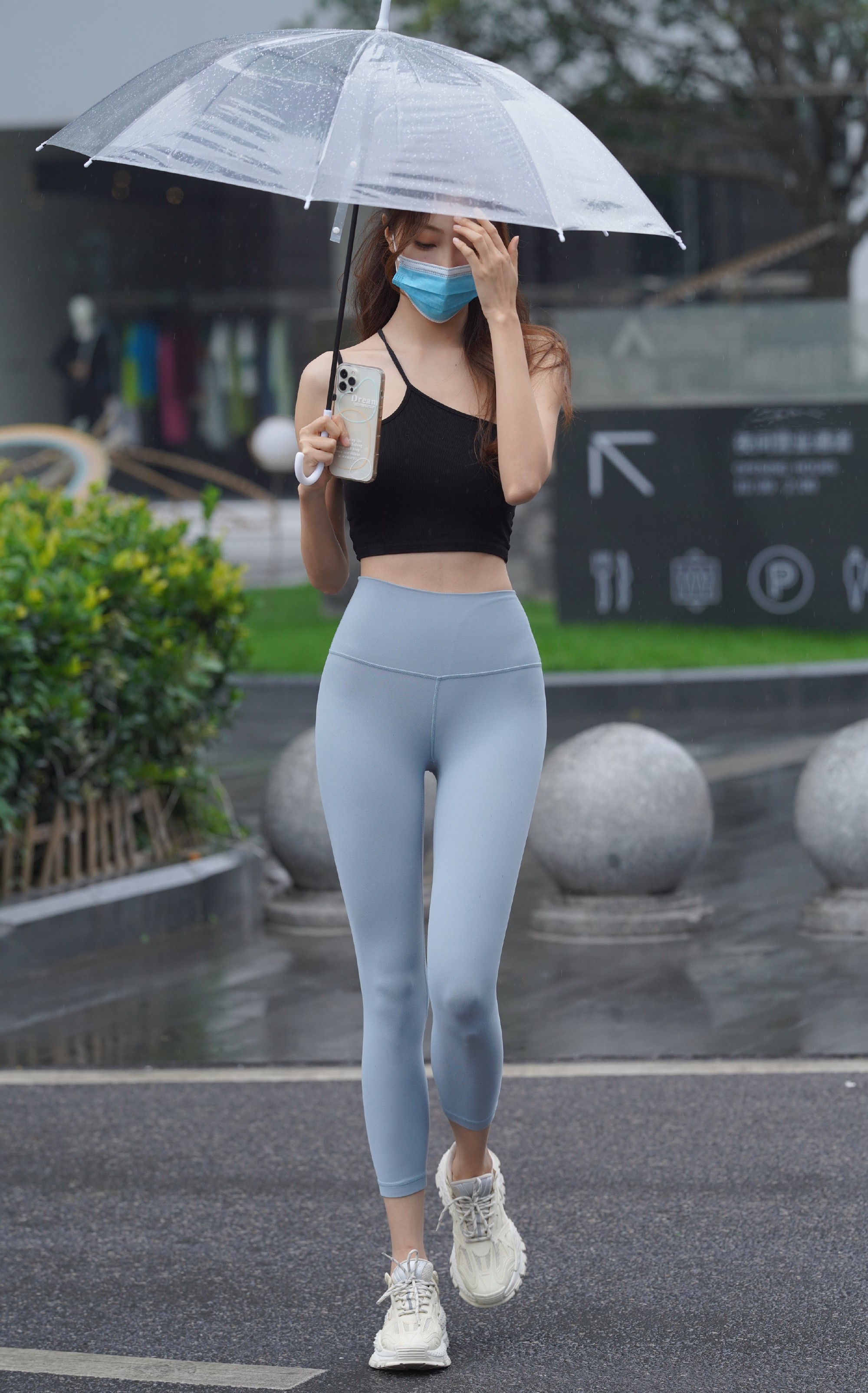 人到中年，一旦债台高筑，不但日子不好过，他们的想法也是千奇百怪。43岁的贾先生