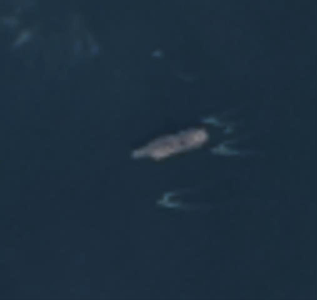 闽渔18号今天抵达了达利安某港。果然好兄弟，这段时间一直与二哥为伴，衬二哥出海就