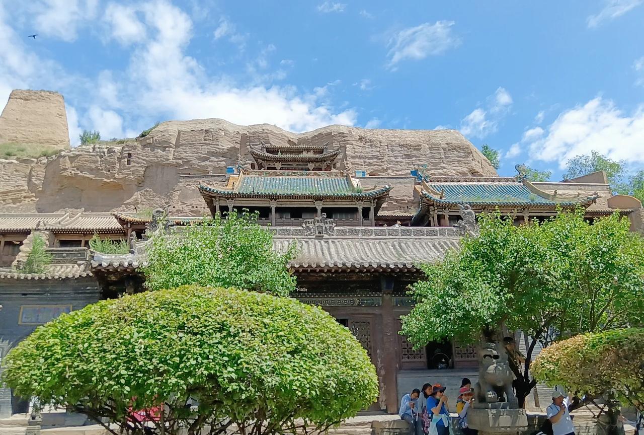 来大同旅游是源于一位粉丝的推荐，抵达之后才能够深切地感受它的魅力，美食、美景以及