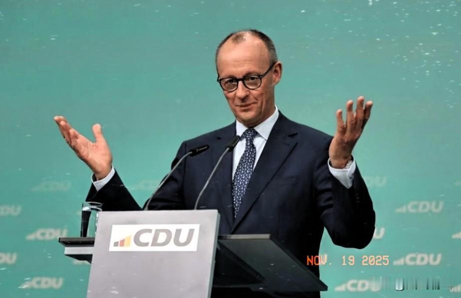 德国总理默茨执政党在国内已经举步维艰，外界猜测默茨政权极大可能在任期结束前垮台。