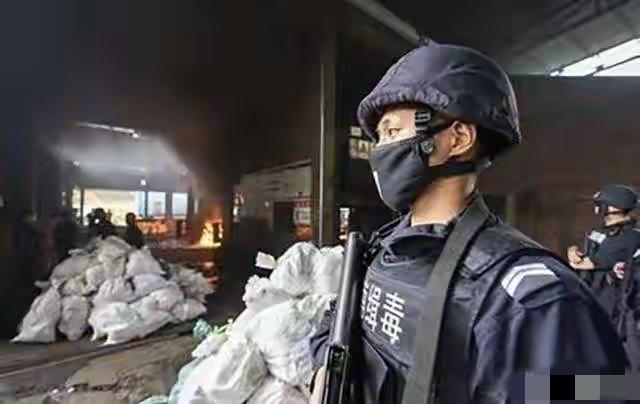 缉毒英雄陈新民，卧底100次从没失手，却扛不住外甥被注射毒品的痛——这哪是岁月静