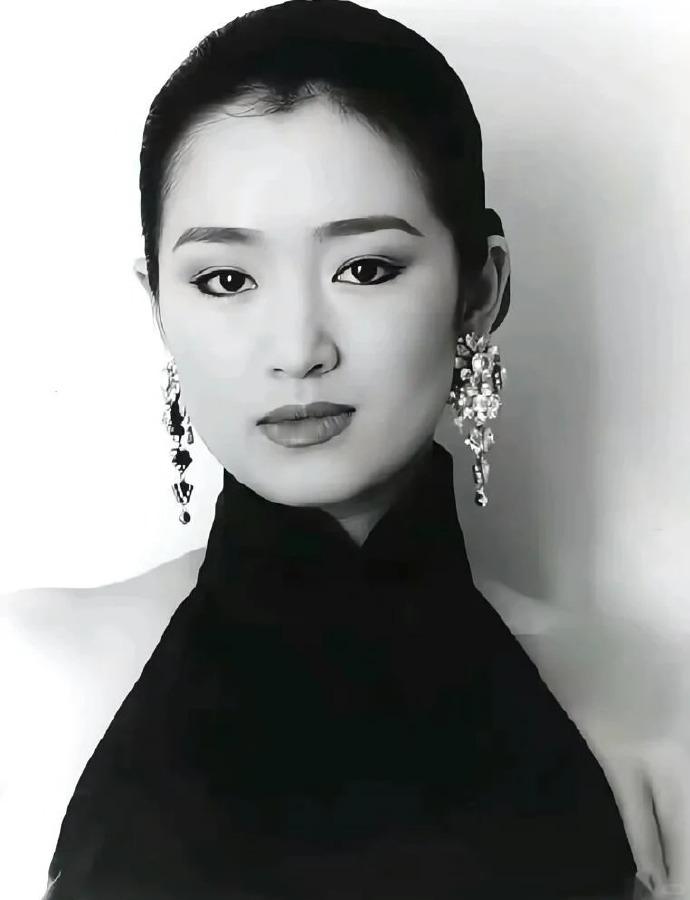 1.杨紫对嫁豪门这事一直挺清醒的，她看得很明白，豪门背后牵扯太多，与其去趟那浑水