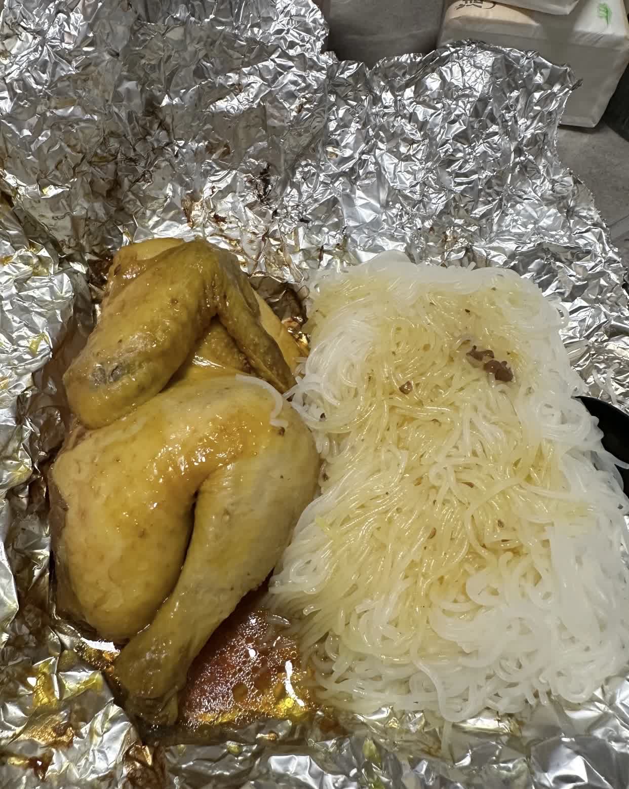 大晚上的，肚子饿得咕咕叫，翻来覆去根本睡不着。正好娃睡熟了，我这机会不就来了嘛，