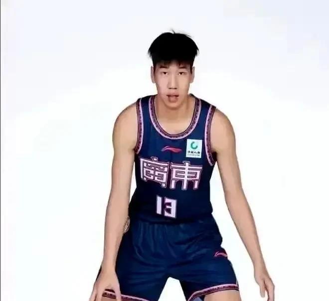 引进陈国豪受阻！朱总不愿意放手青年队得分王最近广东队想引进陈国豪的信息引爆了网