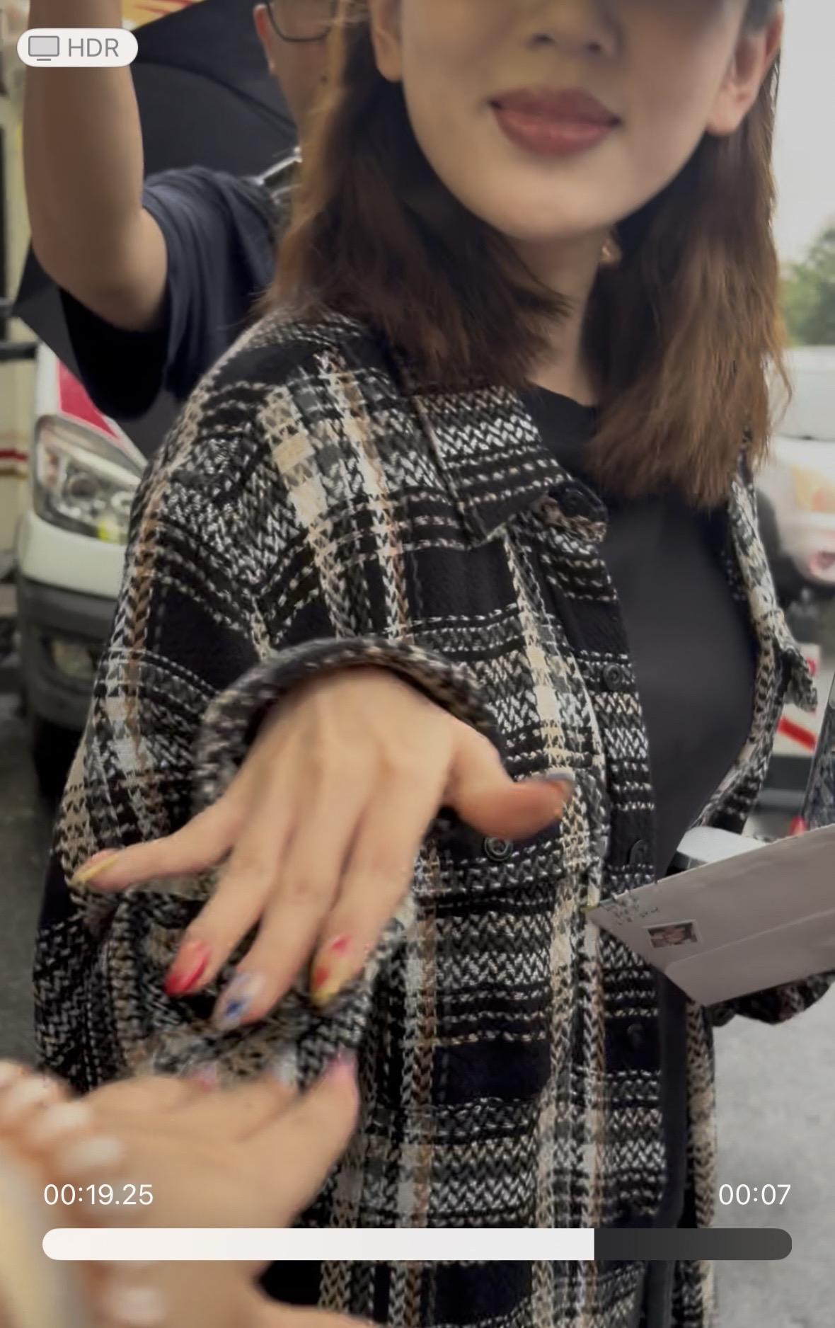 原来你真的在给我展示美甲💅