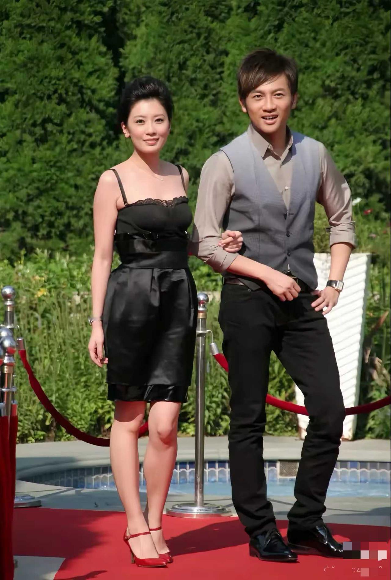 这不是张无忌和赵敏吗？