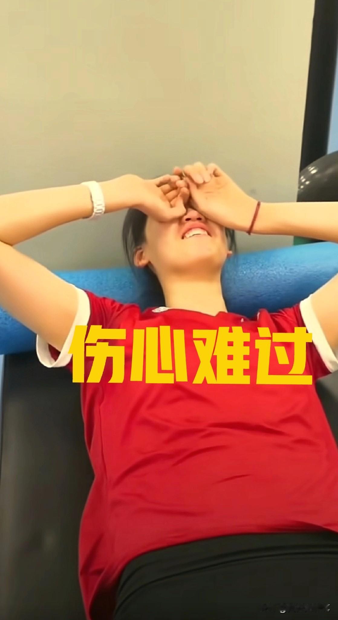 李盈莹啥情况，不太敢相信[笑着哭]网传李盈莹要离开米兰俱乐部也没说啥情况，不会