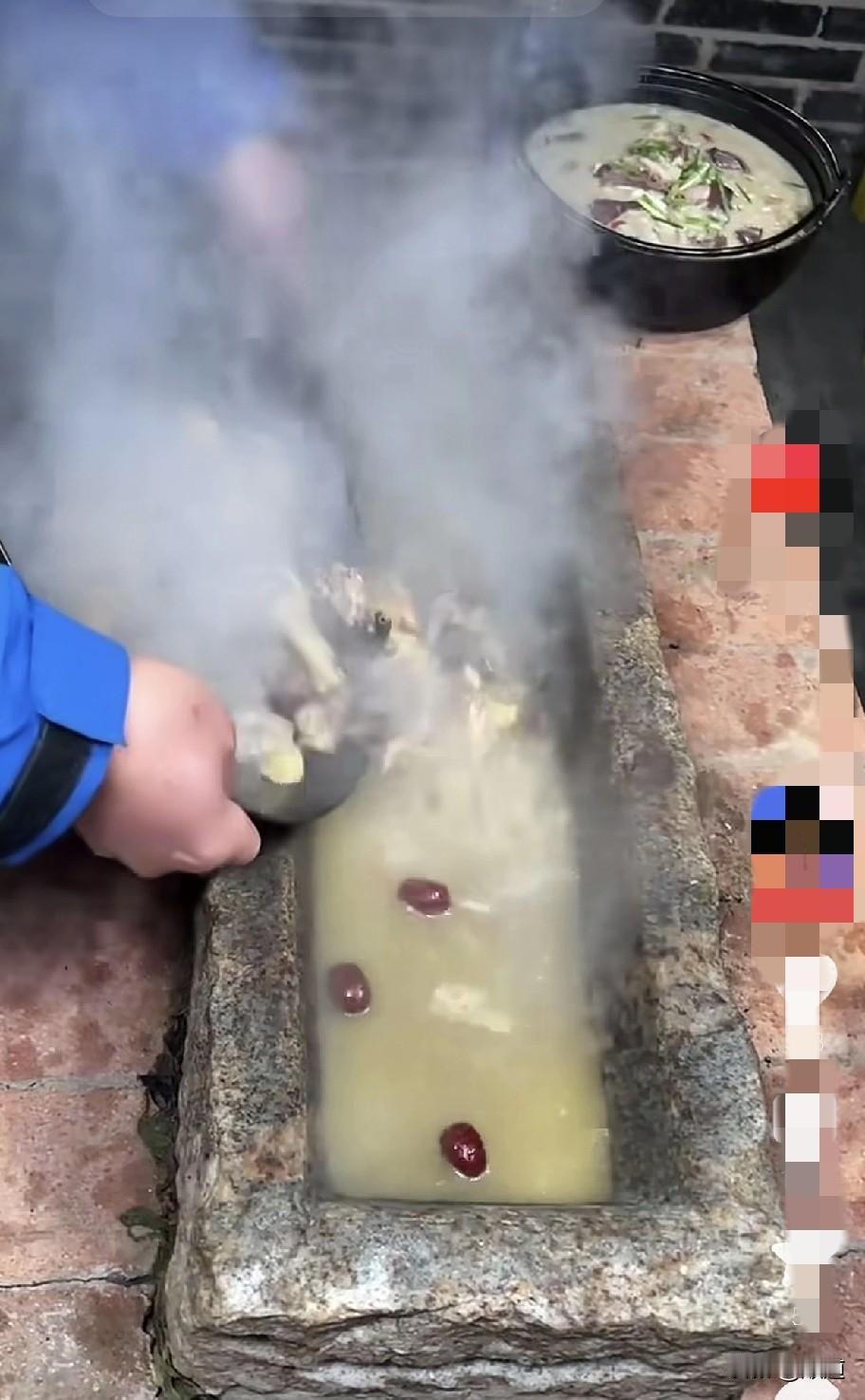 脑洞大开，真能琢磨呀。吃这槽子里的东西的人绝对都是至少90后。因为他们没见过以前