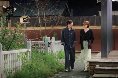 李施嬅并不像她自己说的那样理解和包容车崇健！她说车崇健在骗她，对工作、朋友和伴侣