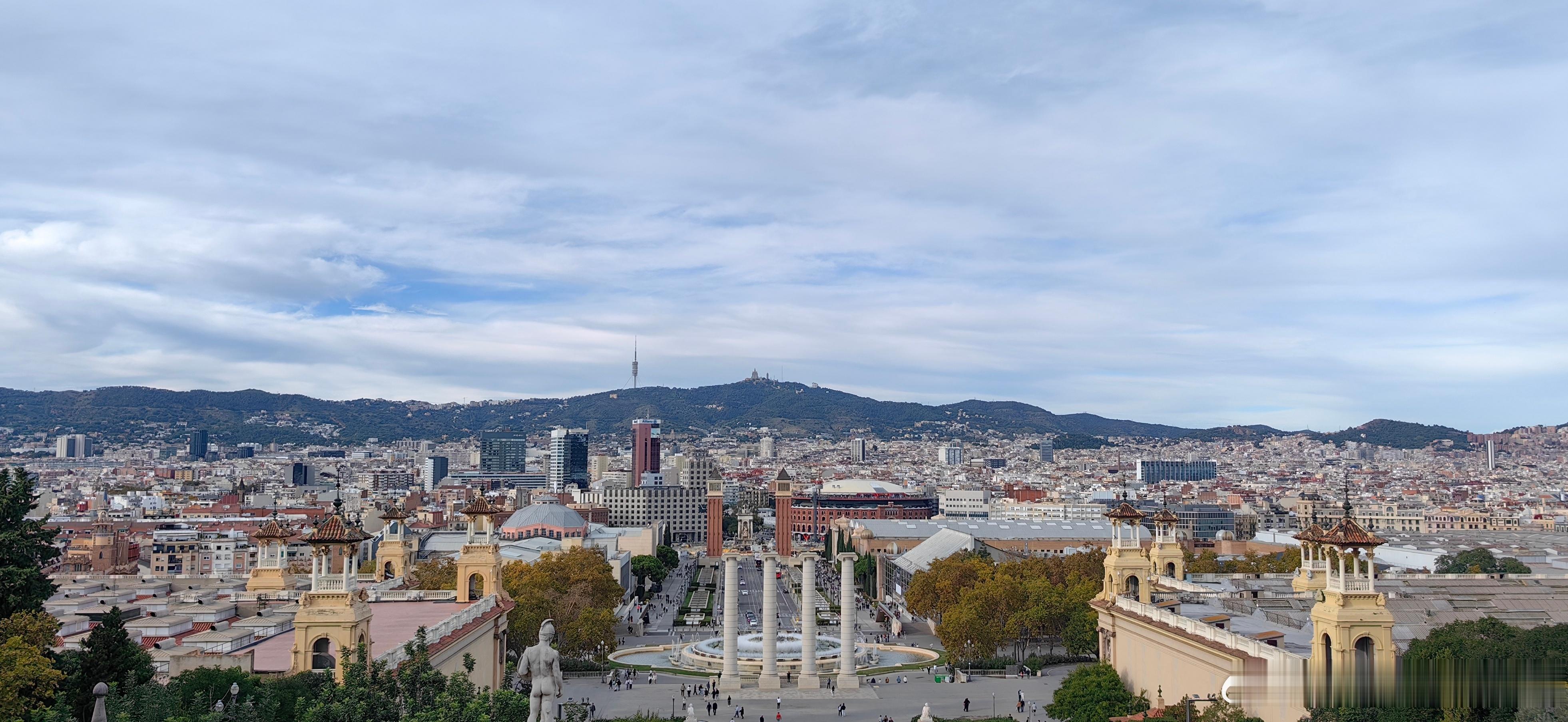 蒙特惠奇山上眺望巴塞罗那城