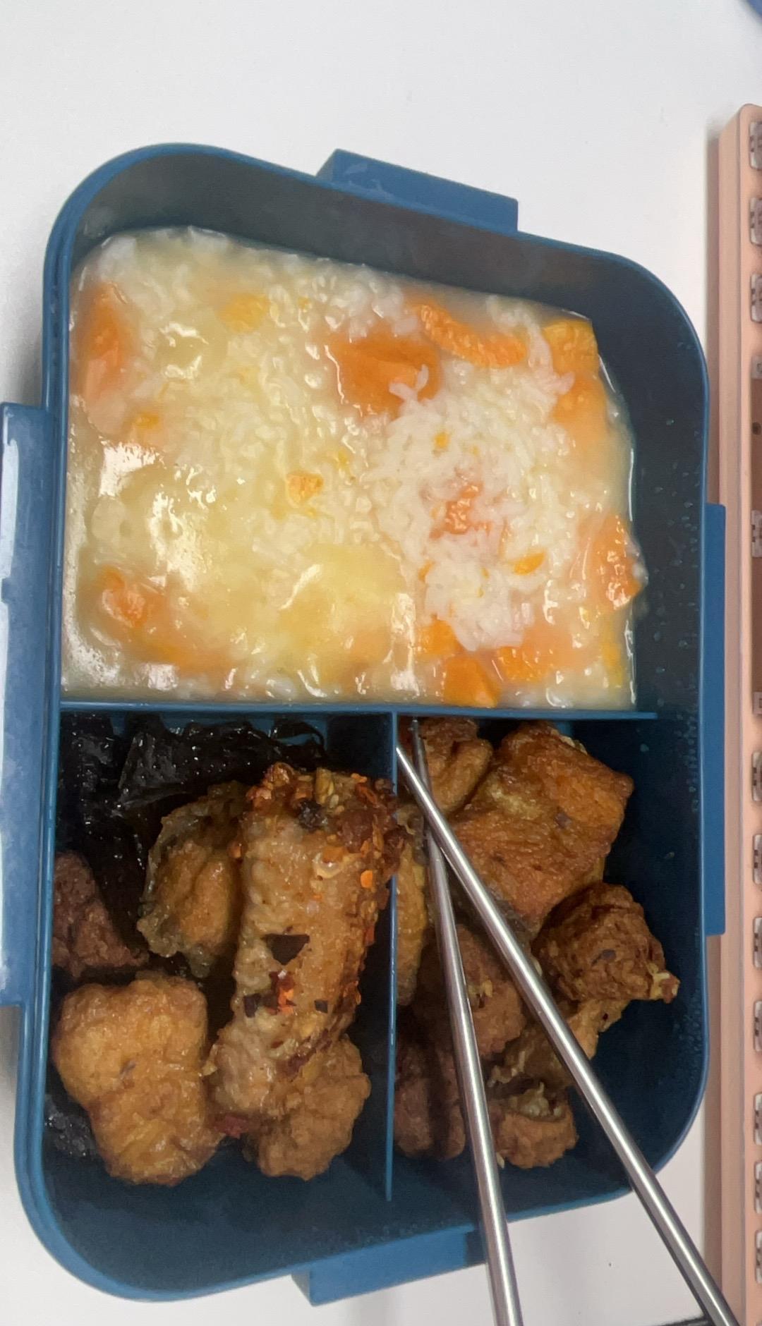 别再把上司的“弹脑门”、“拍肩膀”当成是看重你了，这根本不是什么职场亲切，这就是