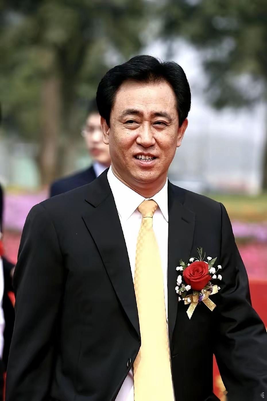 许家印这个事，最让人倒吸一口凉气的，不是他进去了，而是庭上念他罪名那几分钟。跟报