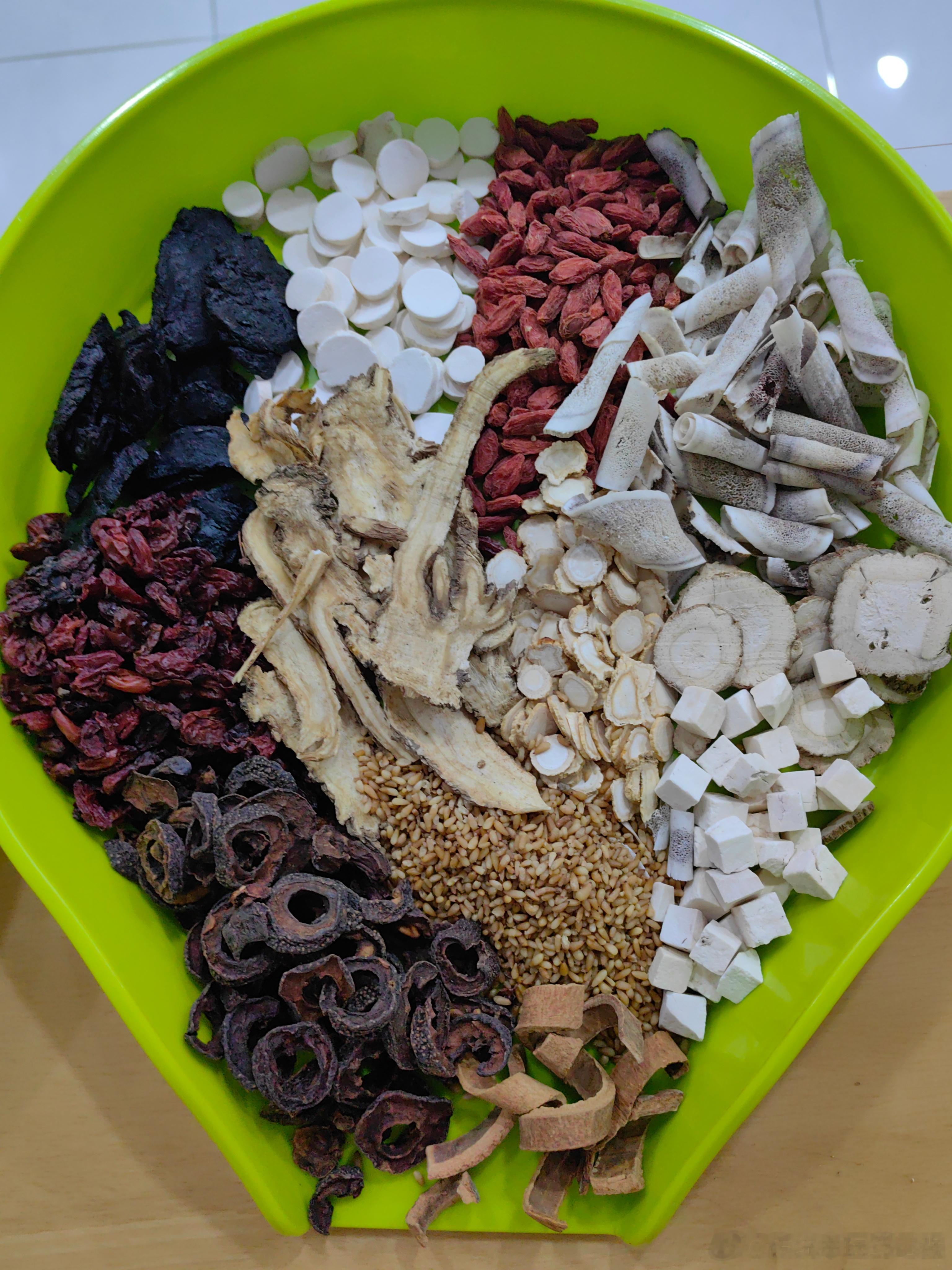 人为何会肾虚？年龄不同，根源有别肾虚并非中老年专属，却会因年龄阶段不同，呈现出不