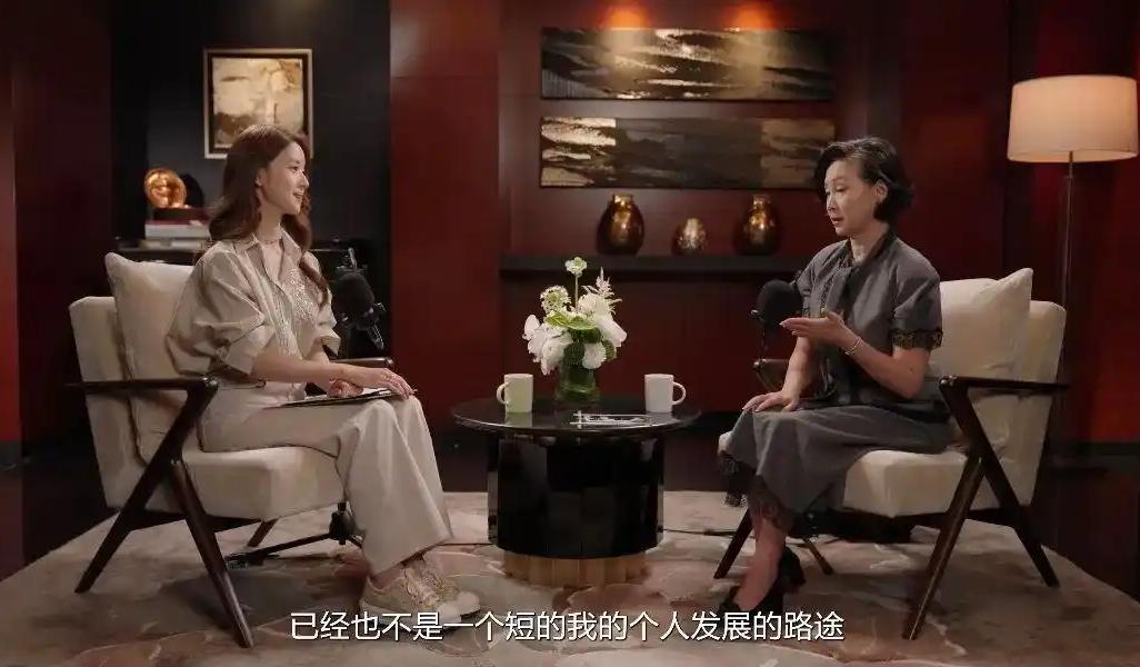 章泽天为什么非要做播客，因为闲下来真的很难受！章泽天算是比较有名的年轻女性了