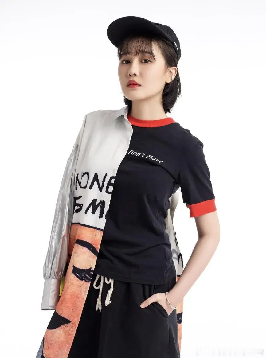 #赵本山女儿自曝患三种精神疾病#强迫症、双相情感障碍、被害妄想症。我还记得她小时候，有一年赵本山突发