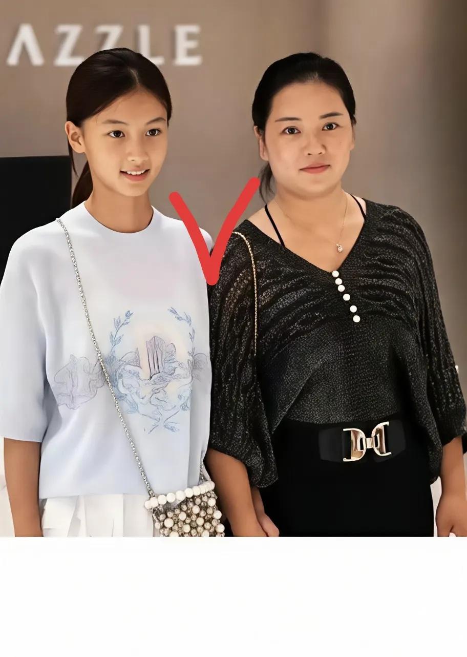 关于七七妈妈拒签于正却接商演，你不知道的事实！表面看是学业与赚钱的矛盾，但背
