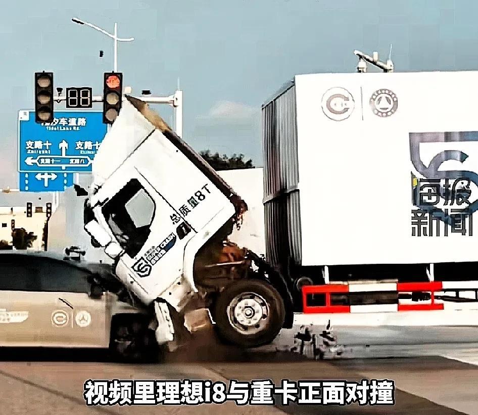理想汽车搞这种撞车试验有啥意义呢？赢了乘龙卡车，却失了人心，关键是没多少人相信这