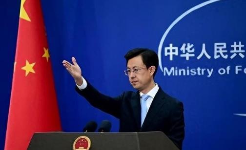 英国首相斯塔默恐怕怎么也没想到，自己还在伦敦苦苦等着北京的“邀请函”，甚至为此不