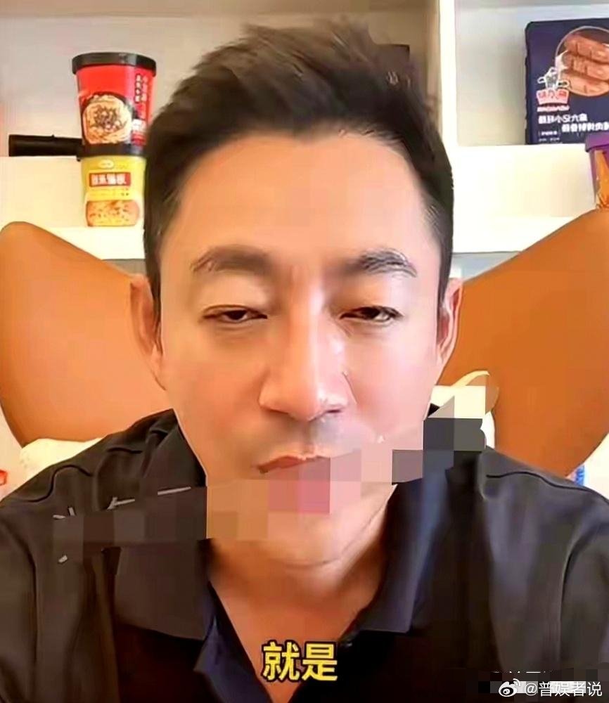 别再同情汪小菲了，他不是糊涂，而是在进行一场精心策划的“摆脱母亲”式的脱离。你明