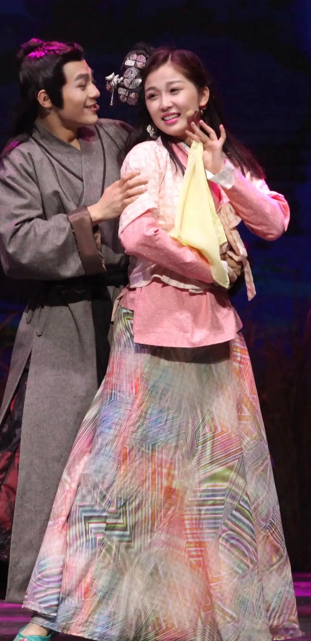 虞书欣早期是比现在还灵动啊，以前还挺放得开的