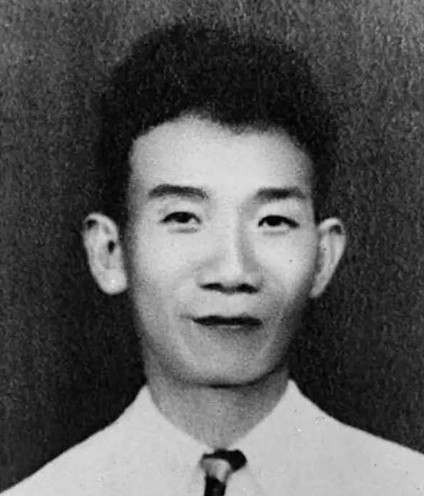 1919年，23岁的郁达夫去逛青楼，想要发泄一晚，对老鸦说：“给我找一个年纪最大