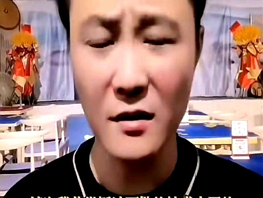 烧饼那副粗哑嗓音真不是天生的，那是硬生生熬坏的。13岁就跟着郭德纲吃住，当年